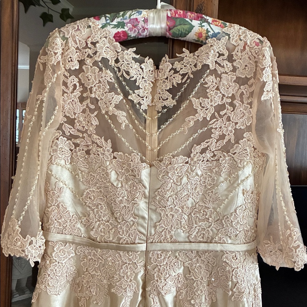 A- line V-neck 3/4 Sleeves Appliqués Lace Satin Mother of the Bride Dress#DM0043 - Picture 4 of 10